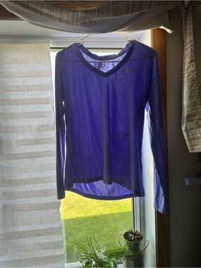 Under Armour HeatGear Heathered Purple Long Sleeve V-Neck Shirt - Size M
